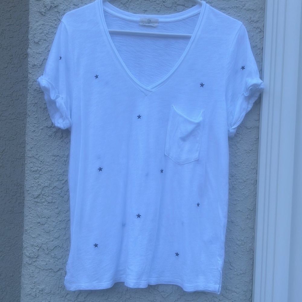 T.La Lars Classic Vneck White Tshirt w Embroidered Blue Hearts Women's Size S - Picture 3 of 8